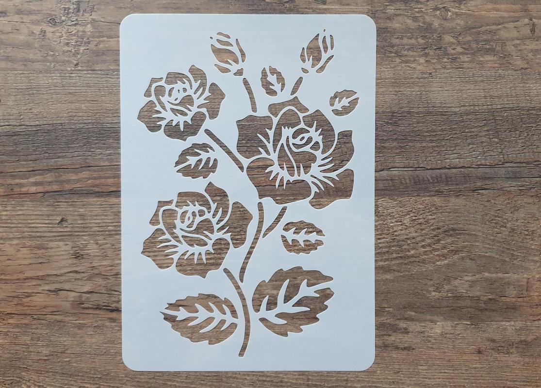 Schablone mit Rosenzweig und Blüten